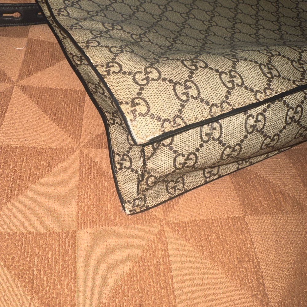 Gucci Beige Bee Print Tote Bag - Blind for Love - Picture 12 of 14